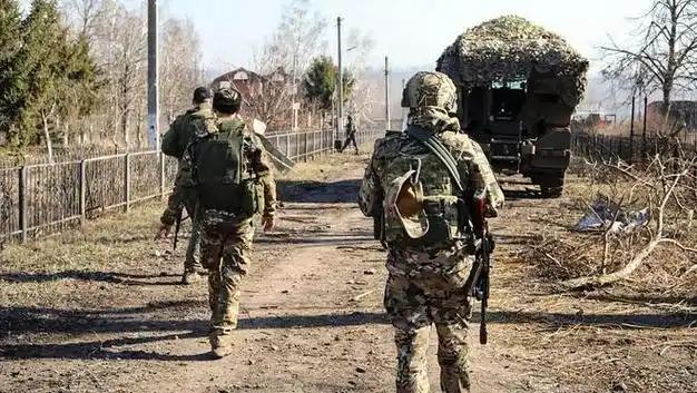 俄军明明有机会拿下乌克兰，为啥久攻不下？其实原因印证毛主席的一段预言，四年前俄军