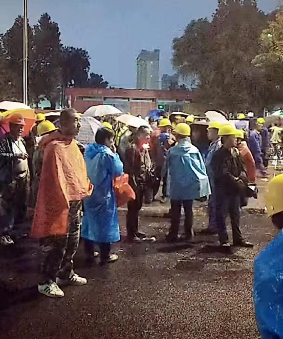 山东济南连阴雨里的打工人，每一分钱都浸着风雨今天是10月9日山东济南这雨，下得