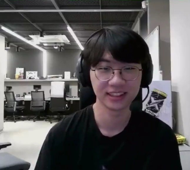 刚好一年! 一年前的今天Doran待业时感叹自己运气不好 今年夺冠