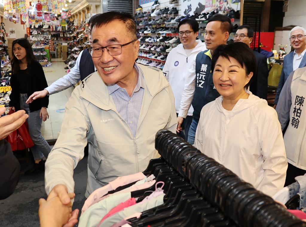 侯友宜力挺赞李四川做事品牌经40几年认证双北观光产业中秋论坛9月30日在新
