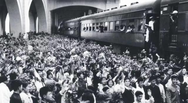 1955年，苏联打算引进一批中国农民。没过多久后，有村庄忽然发现一条标语：别去，