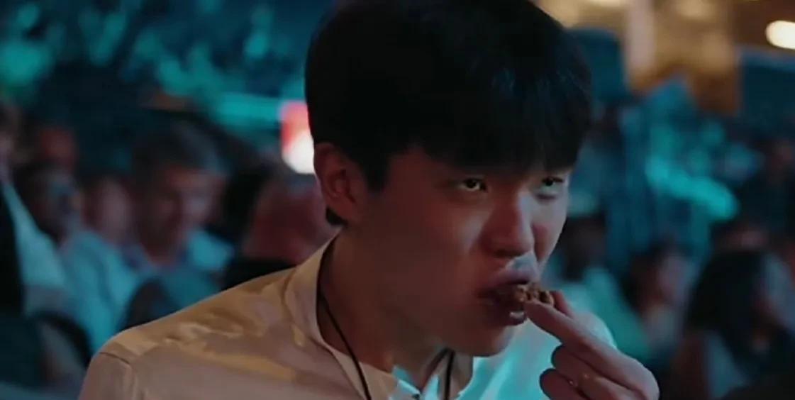 杨瀚森自己都没想到，他会因为吃炸鸡被黑人球迷认为他带有黑人血统。杨瀚森之前接受