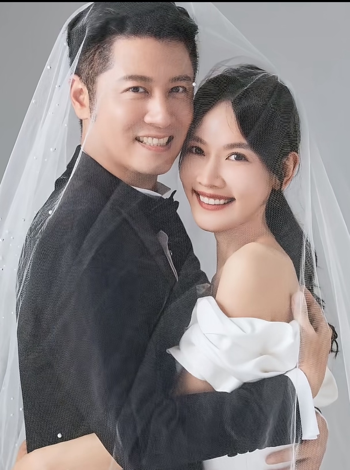 孙骁骁这孕期是真幸福任重不去拍戏上班而是一心一意的陪着孙骁骁去吃米线，去接闺女反正一家人干什么都是整