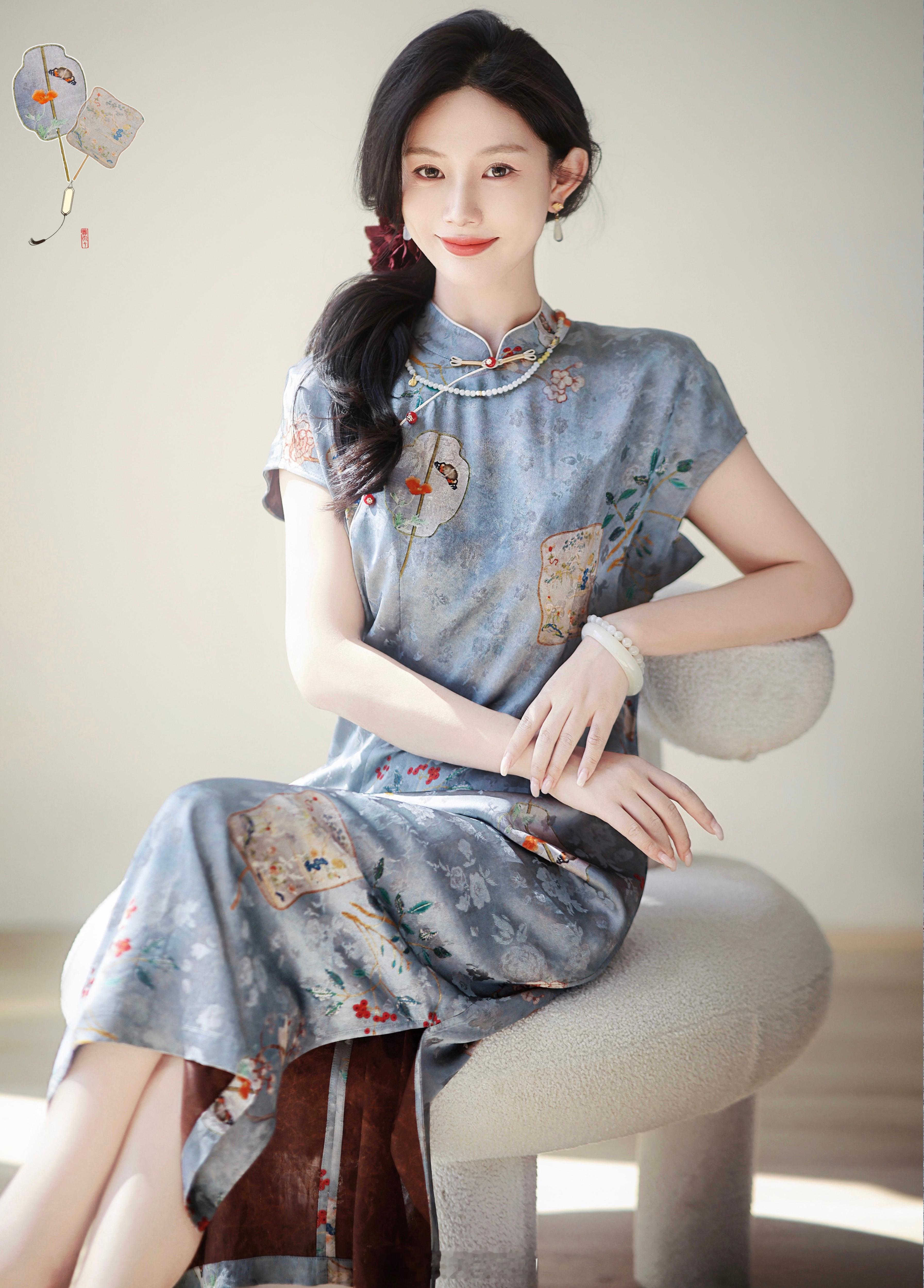 想把这旗袍焊在身上啊啊！绝美的团扇印花像一幅画似的哈哈哈🤩​​​