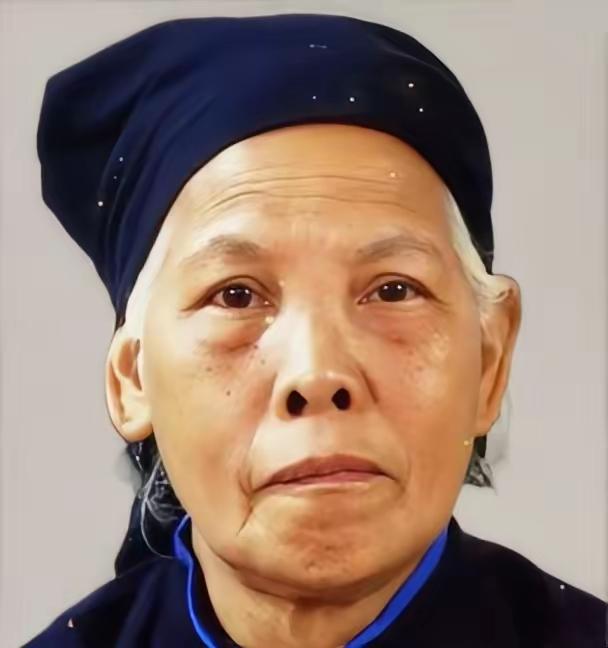 1979年对越反击战,她刚生完孩子就冲上前线,用生命守护战士获一等功生完宝