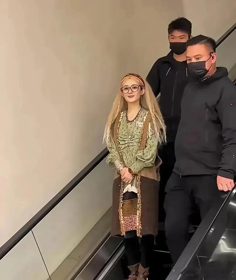 这是赵丽颖吗？我竟然都没认出来​​​
