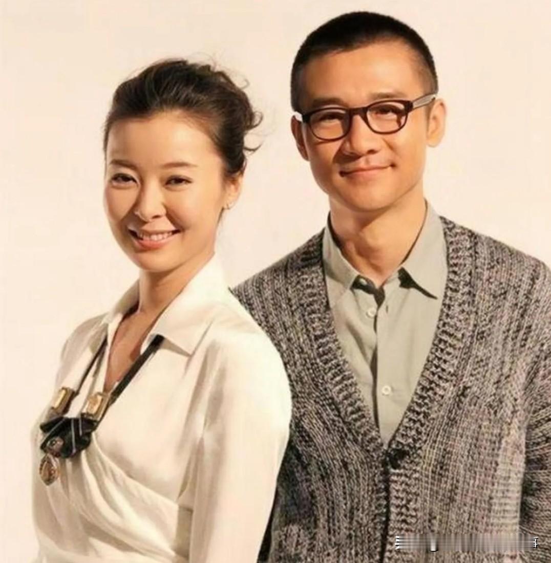 在娱乐圈充斥着闪婚闪离的故事中，柯蓝和黄志忠提供了另一种爱情范本。2017年，黄