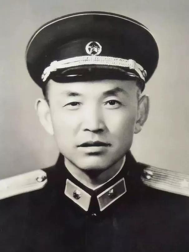 1951年，140师参谋长黎原因为打仗太厉害，资历却不够，军长为了提拔他，接连调