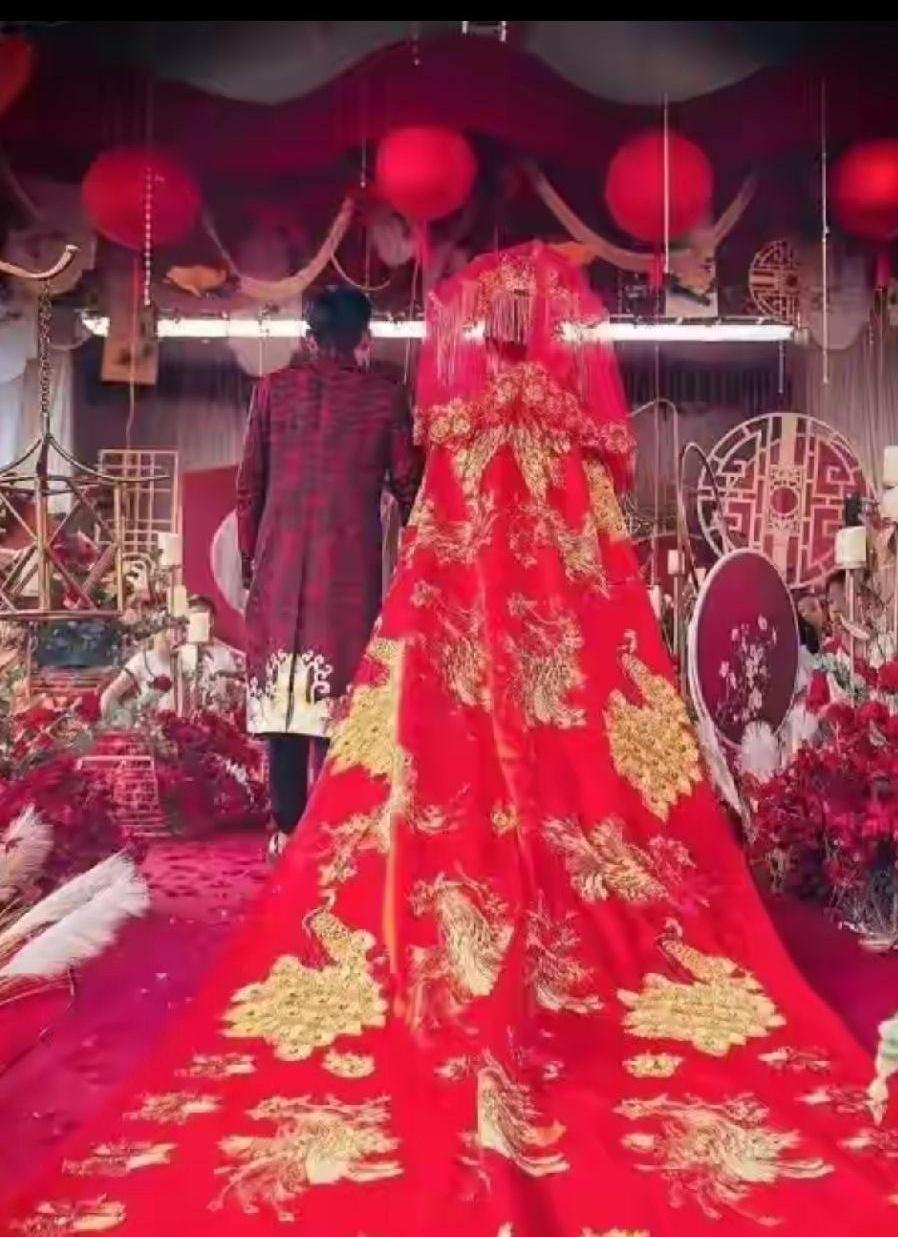 结婚才7天，中秋一顿饭，婚就散了。同事红着眼说，第一个中秋想回娘家，住一晚，买