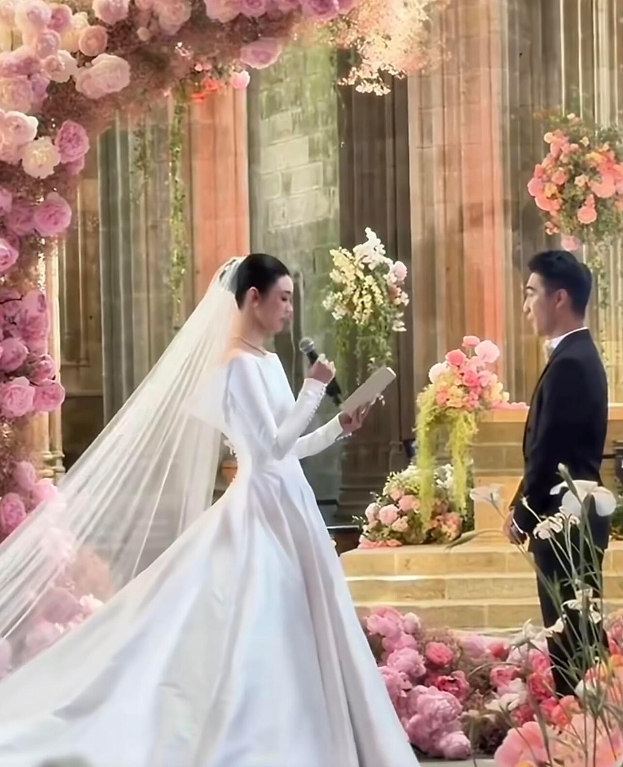奚梦瑶对婆婆的称呼奚梦瑶晒照感谢婆婆，配文："vintagehighjewe