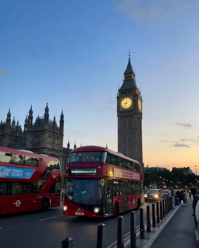 一位从香港移民到英国的网友表示，他原本以为移民英国后自己的花销会增加，毕竟在香港