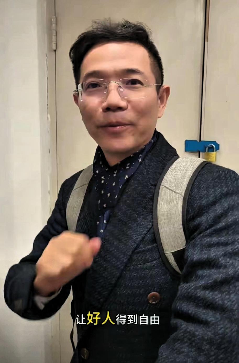 三个被告人一句“轻轻推了一下”，就将李律师的三根肋骨弄断了，那句自嘲“我是泥捏的