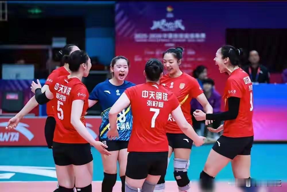 女排联赛中表现出色的年轻球员:1、北京队主攻董雨含2、山东队主攻李晨瑄3、