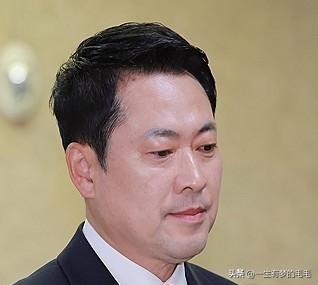 3月30日，韩国国民力量党党首张东赫在国会最高委员会会议上，针对当地税收政策、检