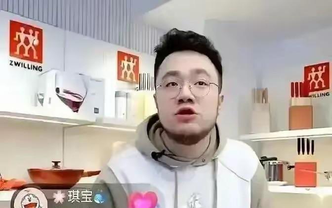 直播打赏功能关闭的瞬间，评论区数据流凝固了三秒。手指划过的礼物特效，曾经每秒烧