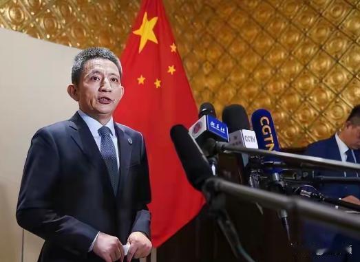 美国财长贝森特在贸易谈判方面是个出了名的厉害角色，但他唯独忌惮中方的一个人，这就