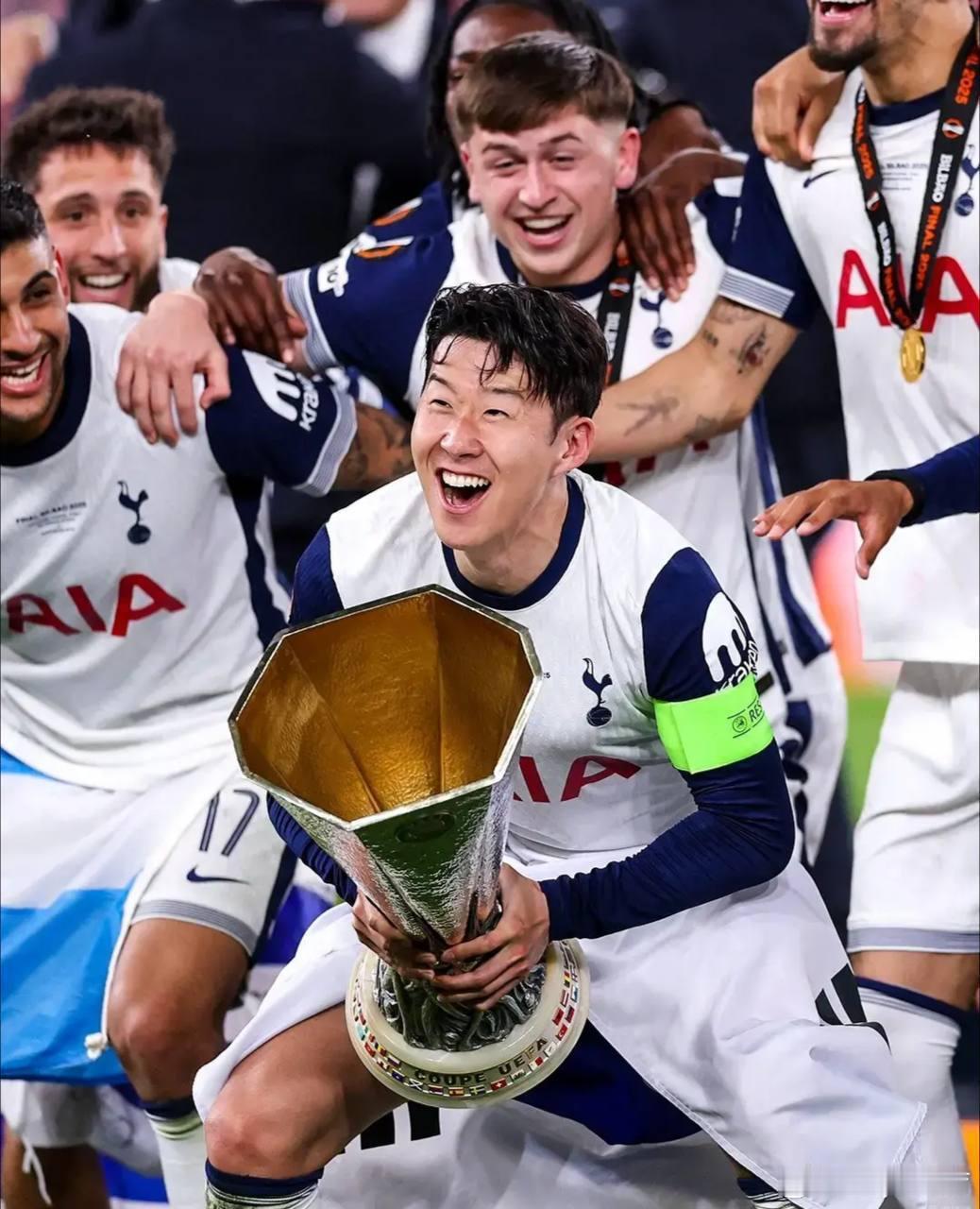 北京时间7月18日，据英国媒体tbrfootball消息，热刺已通知孙兴慜，若有