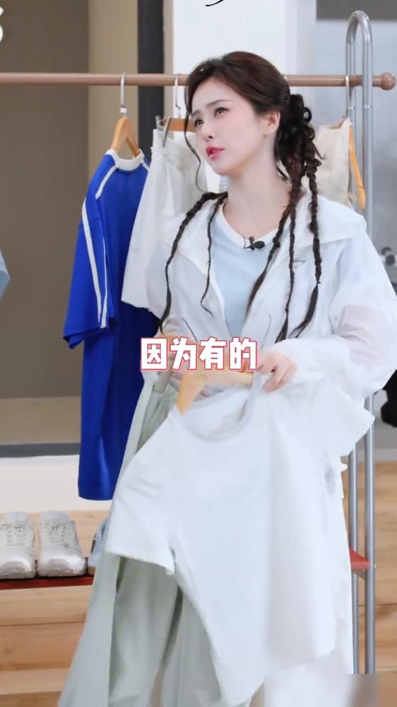 白鹿直播首回应H腰争议：我腰短，不适合露腰！这话说出口，你是不是也惊了。你