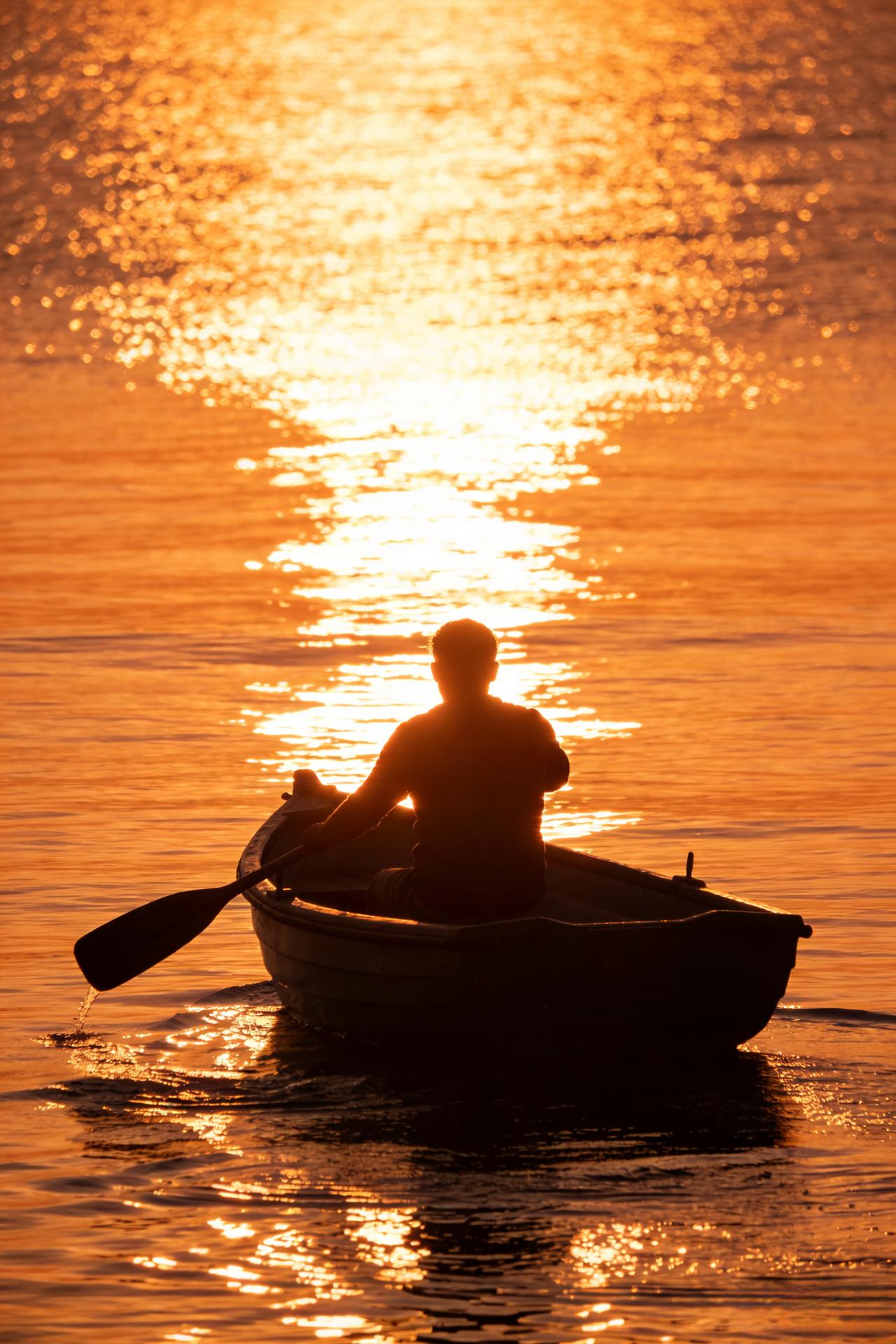 王立群教授说：“其实人不一定非要往高处走，也可以往四处走。人不能一直做正确的选