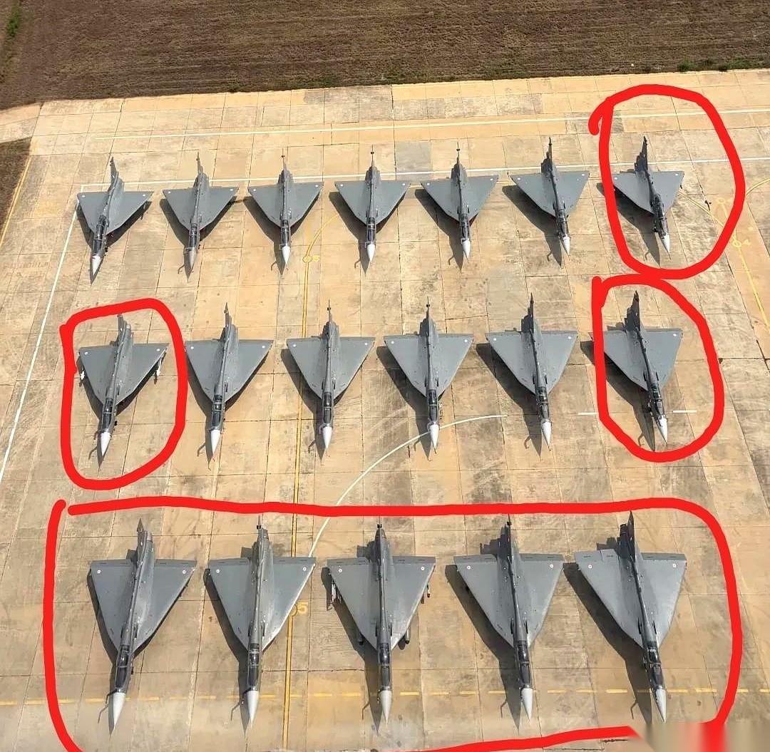 “交作业”！一声令下，印度斯坦航空公司（HAL）火速把18架“光辉”战斗机摆到镜