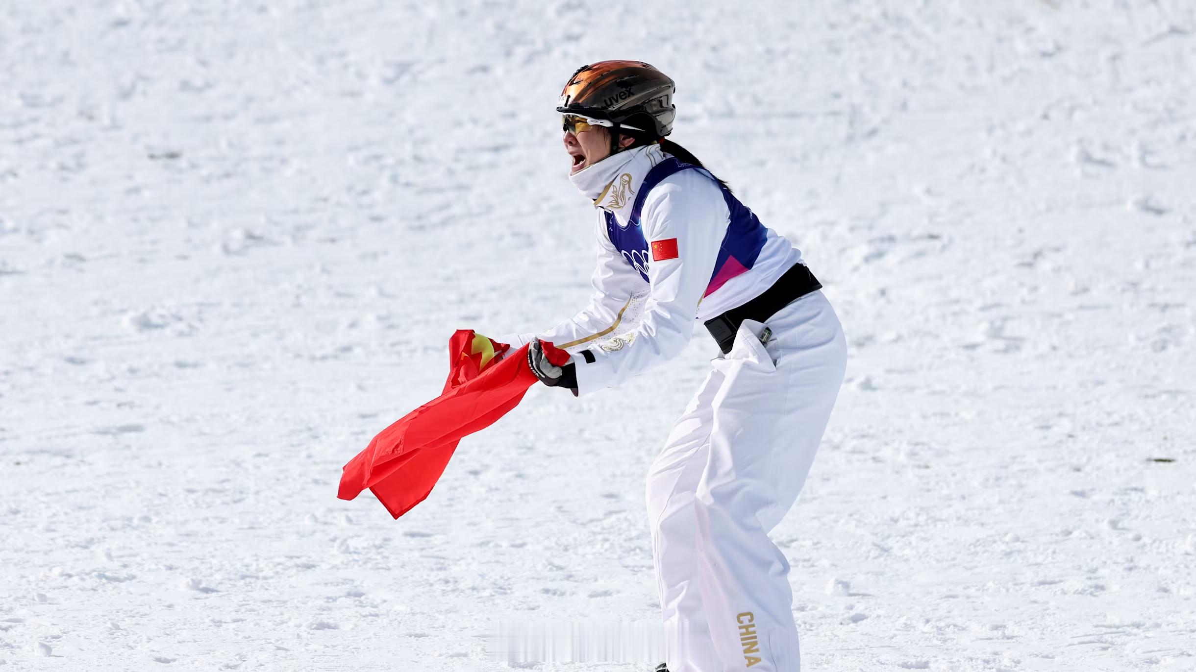 【徐梦桃卫冕冬奥冠军——“这只是开始，退役还早”】在刚刚结束的2026年米兰科尔