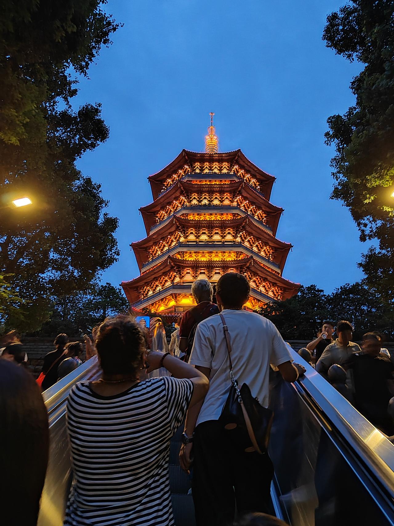 凌晨还在翻来覆去？3个小方法帮你找回好睡眠别让失眠熬垮精力！试试这几个超实