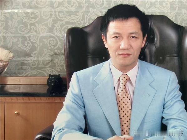 啊！关中王来了！他是谁？据说现在越活越高调，贫苦出身，有过低谷，有过巅