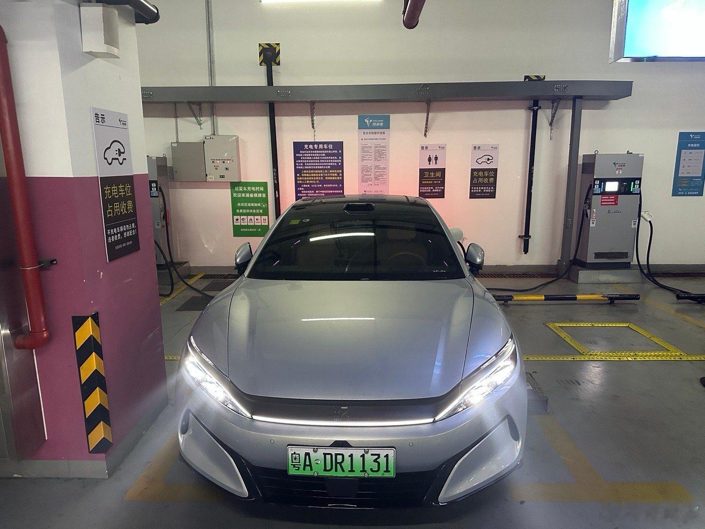 离开上海前再给汉L充一次电，在地下停车场刚好看到有120kw的桩，那就试试用这种