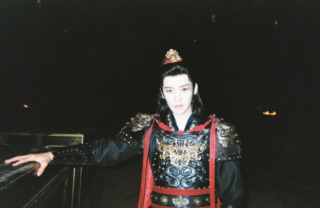 萧无衣杀青快乐！期待与角色再见之时！！！辛苦啦侯明昊[哭哭][哭哭][哭哭]​