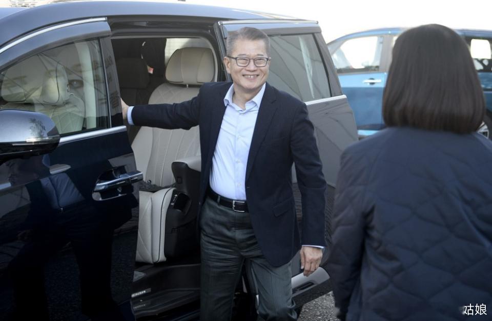 香港公务车名单看得我瞳孔地震！以前香港大佬标配的丰田、凌志、英菲尼迪，现在直接被