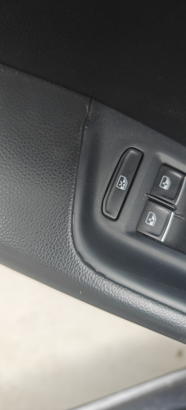 迈腾主驾驶们裂开可以走质保吗4年了买的双保