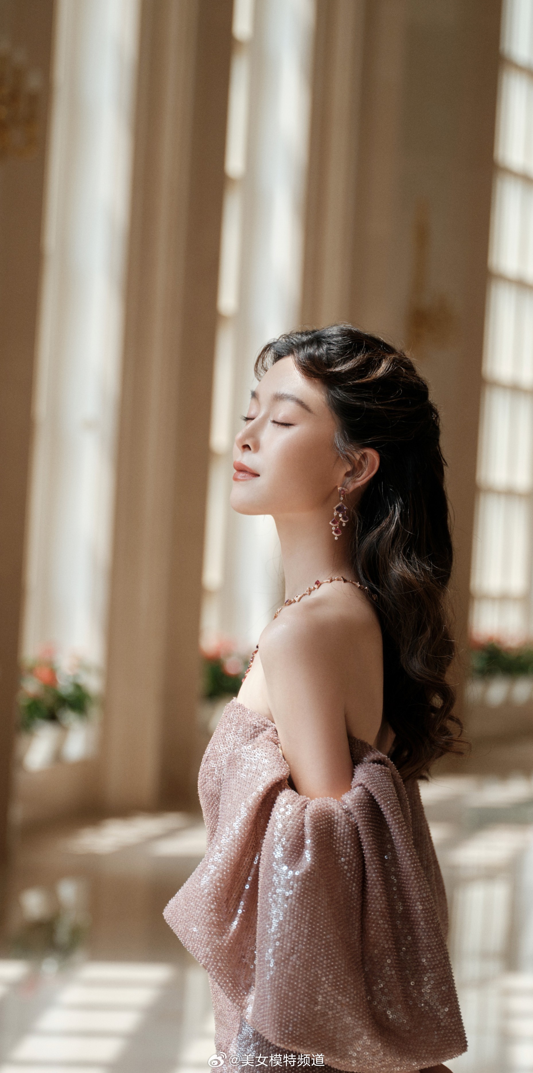 文咏珊梦幻蓝毯灿然如梦