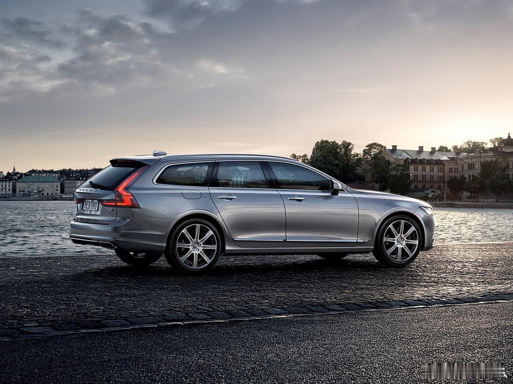 沃尔沃：旅行车大势已去！沃尔沃旗下的豪华旅行车V90最后一台在瑞典托斯兰达工厂下