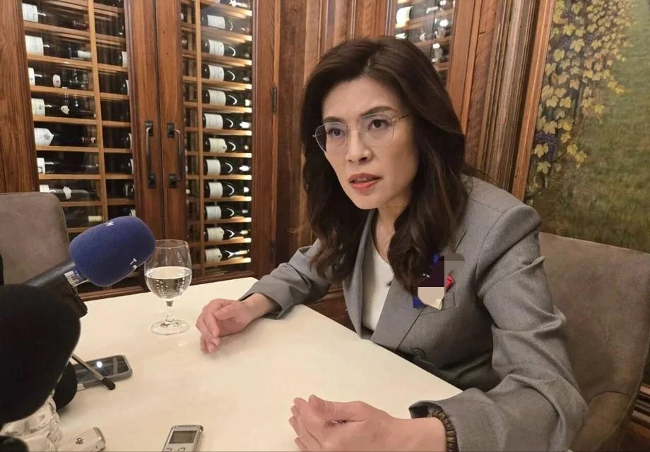 国民党主席郑丽文12日受访时喊出"台湾没事、日本没事"，并强调台湾的责任就是要努