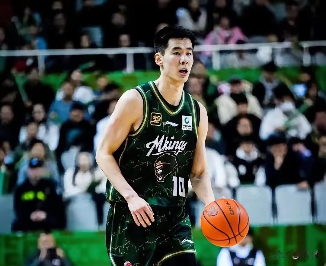 郭昊文其实不符合郭士强的篮球理念，所以他进不了国家队！最近大火的郭昊文，目前场均