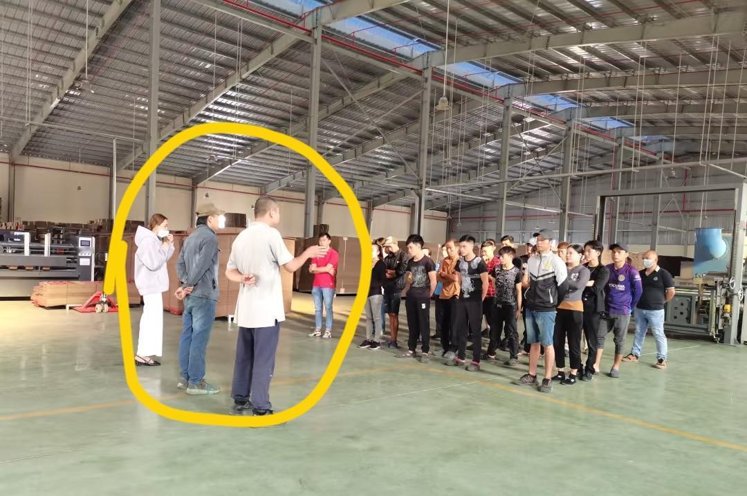 车间新来一个主管，一月工资是13000元，上一个主管工资是11000元一月，上一