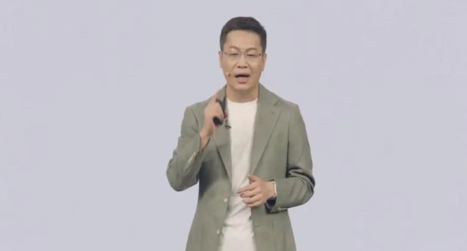小米新折叠机，5999元起步。顶配版的价格，能买一台iPhone了。发布会现