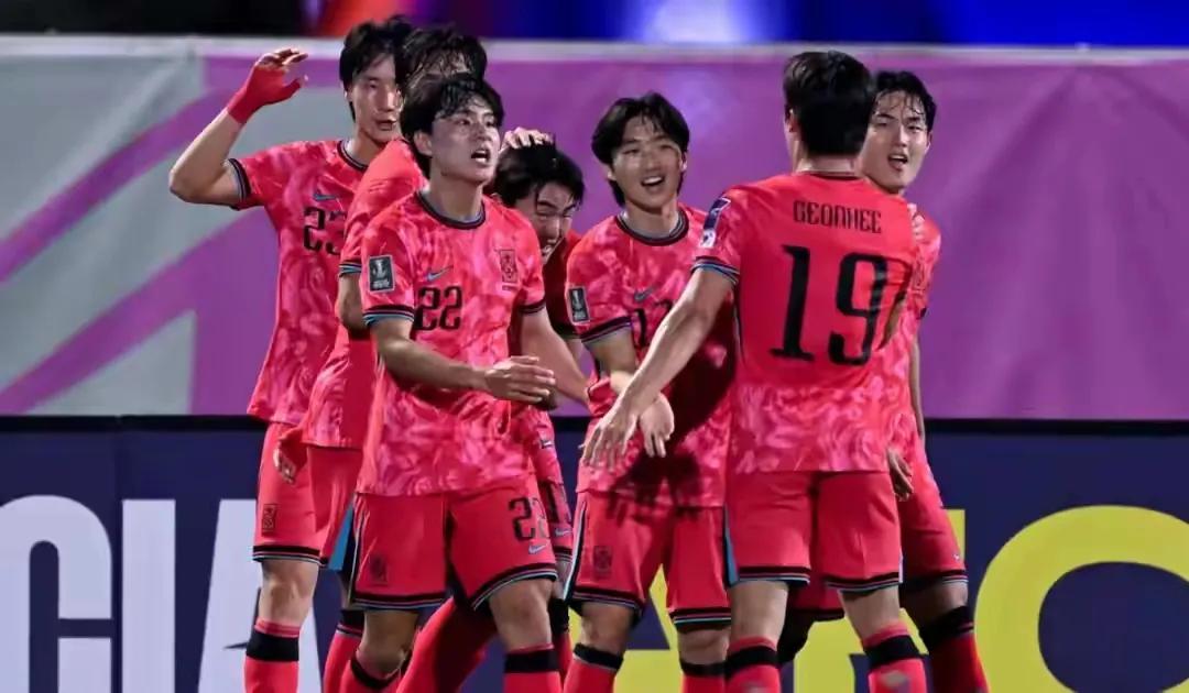 U23亚洲杯这剧情也太刺激了！日本队靠着最后时刻的绝杀，1-0掀翻韩国队率先闯进
