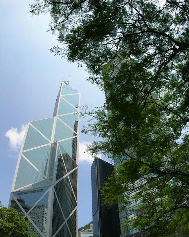 中银大厦为何是香港最经典的摩天大楼中银大厦的诞生是个大手笔。1982年，香港中
