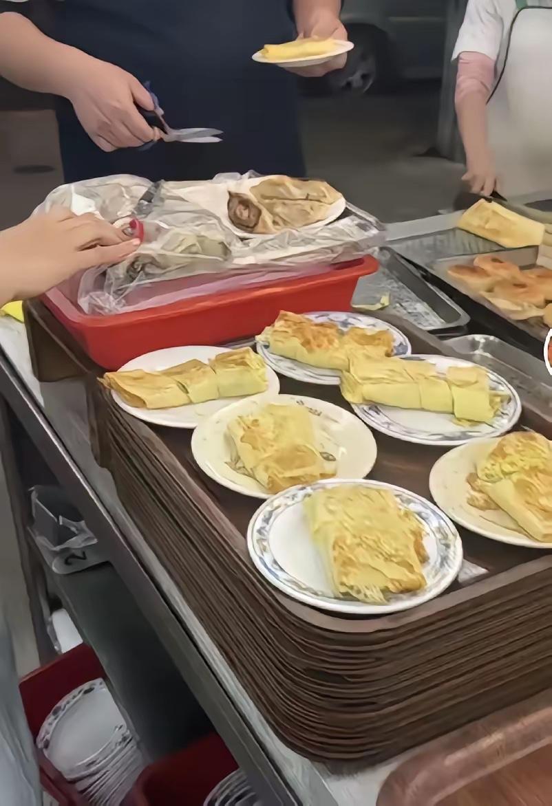 你喜欢吃柴火灶做的食物吗?喜欢，柴火烧的东西真的香一点，味道还是不一样的