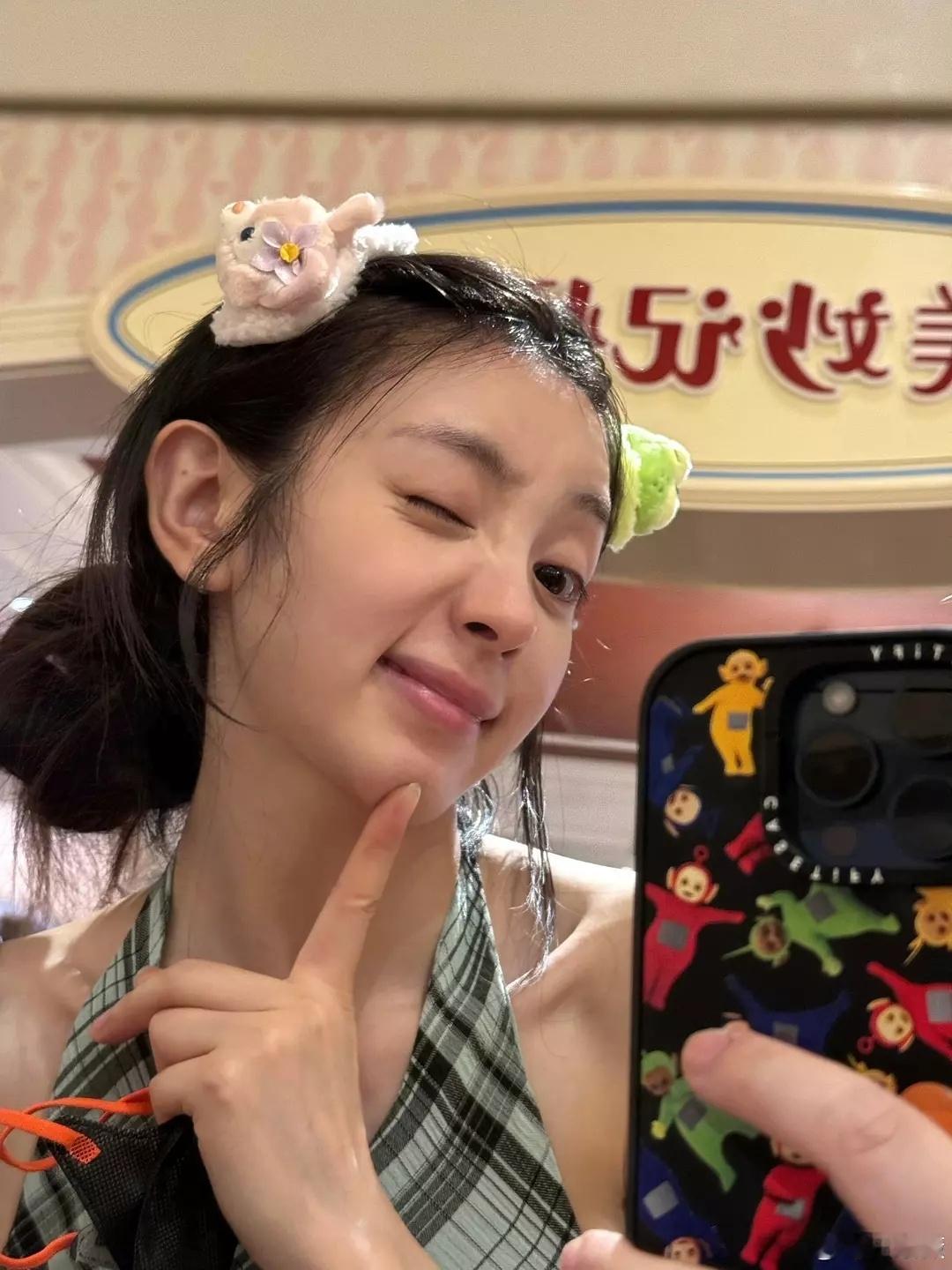 田曦薇素颜长这样？素颜也是如此权威👍，状态好好啊好像小宝宝，想🤏🤏脸蛋​