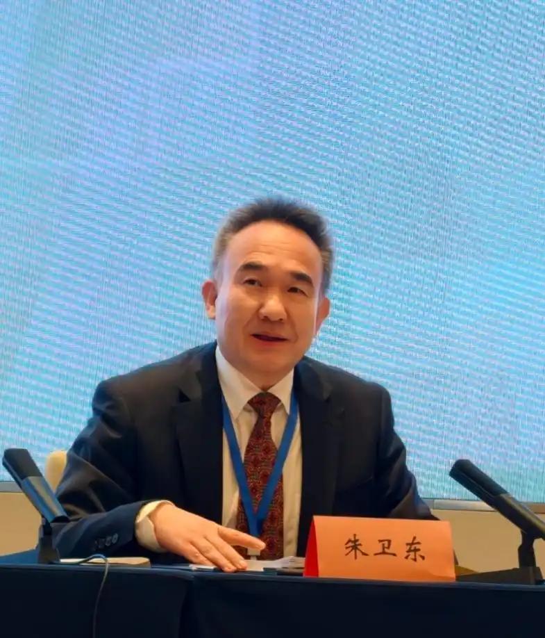 台湾问题的解决最近有了新路子，既不依靠和平谈判，也不直接诉诸武力统一，而是让台湾