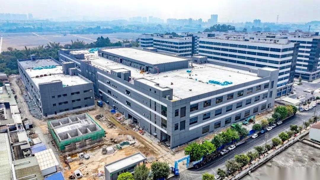 最近清远这个城市，有点不对劲。空气里飘着的，不光是尘土味儿，还有一股子……怎么