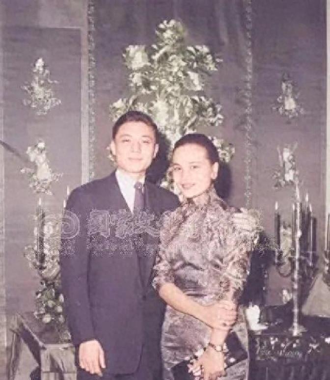 1957年蒋孝章奶奶寿宴的珍贵合影，尽显福气容颜，美丽风采令人难忘！1958年