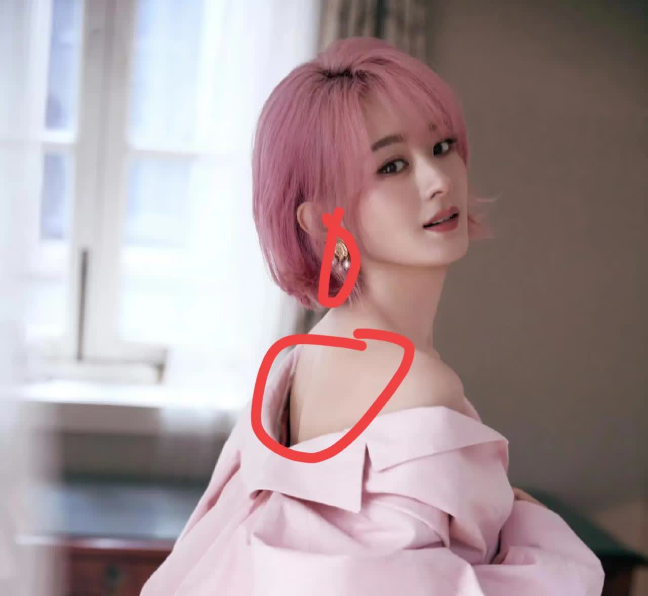 离婚后，赵丽颖给8000万冯绍峰身价30亿，依旧把孩子留给前夫不是因为她