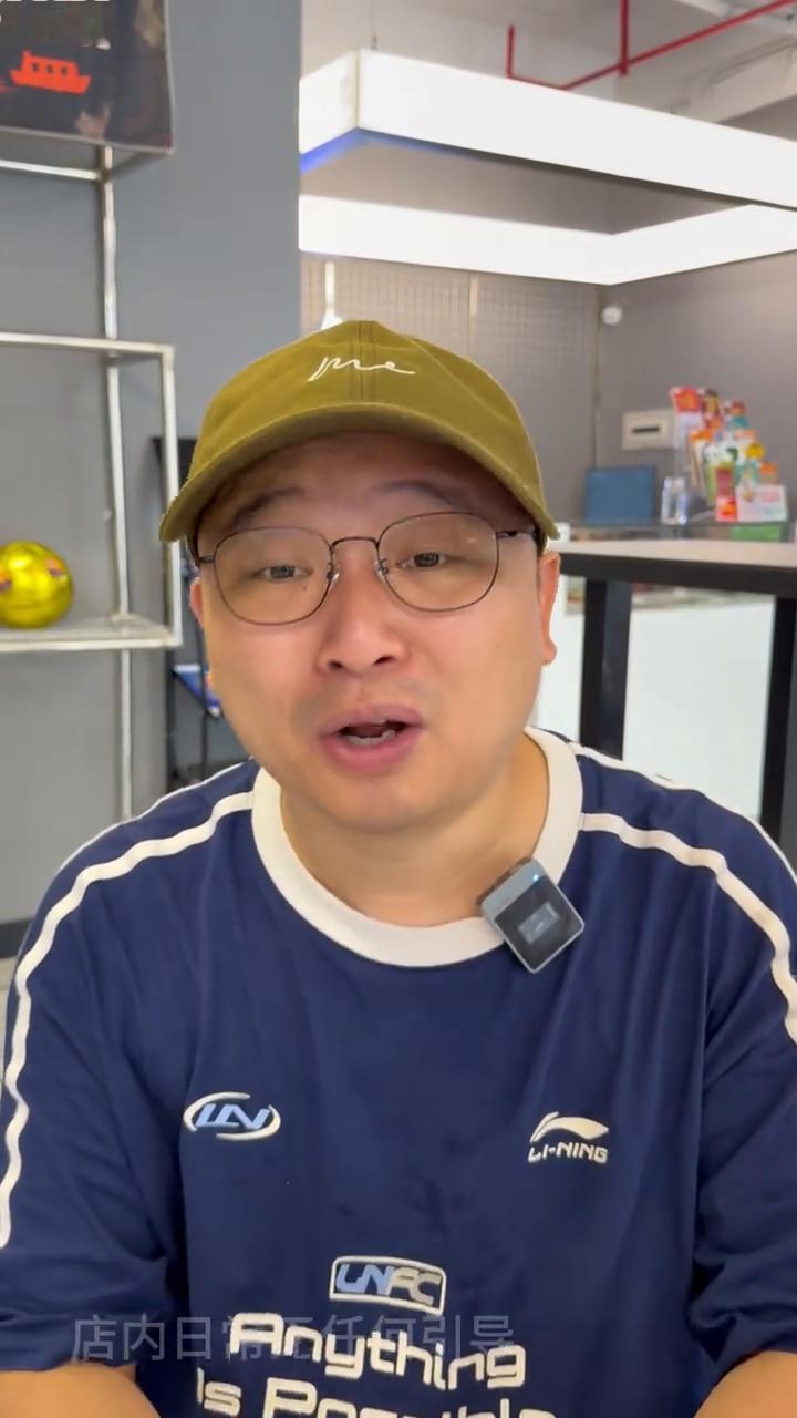 兄弟们，千万别想着靠主彩来养家或者翻身，真的行不通。前两天对面那家快餐店老板来