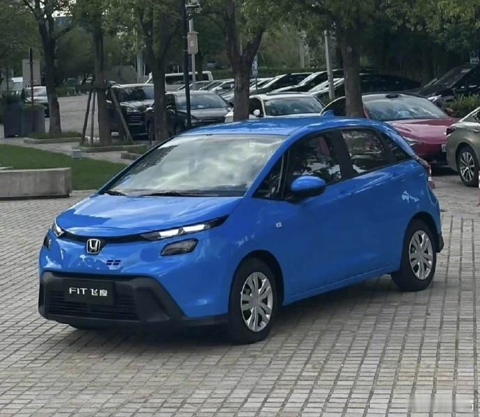 小道消息说，飞度明年似乎新款要限量3000卖了，不过客观来说就现在的销量，一年能