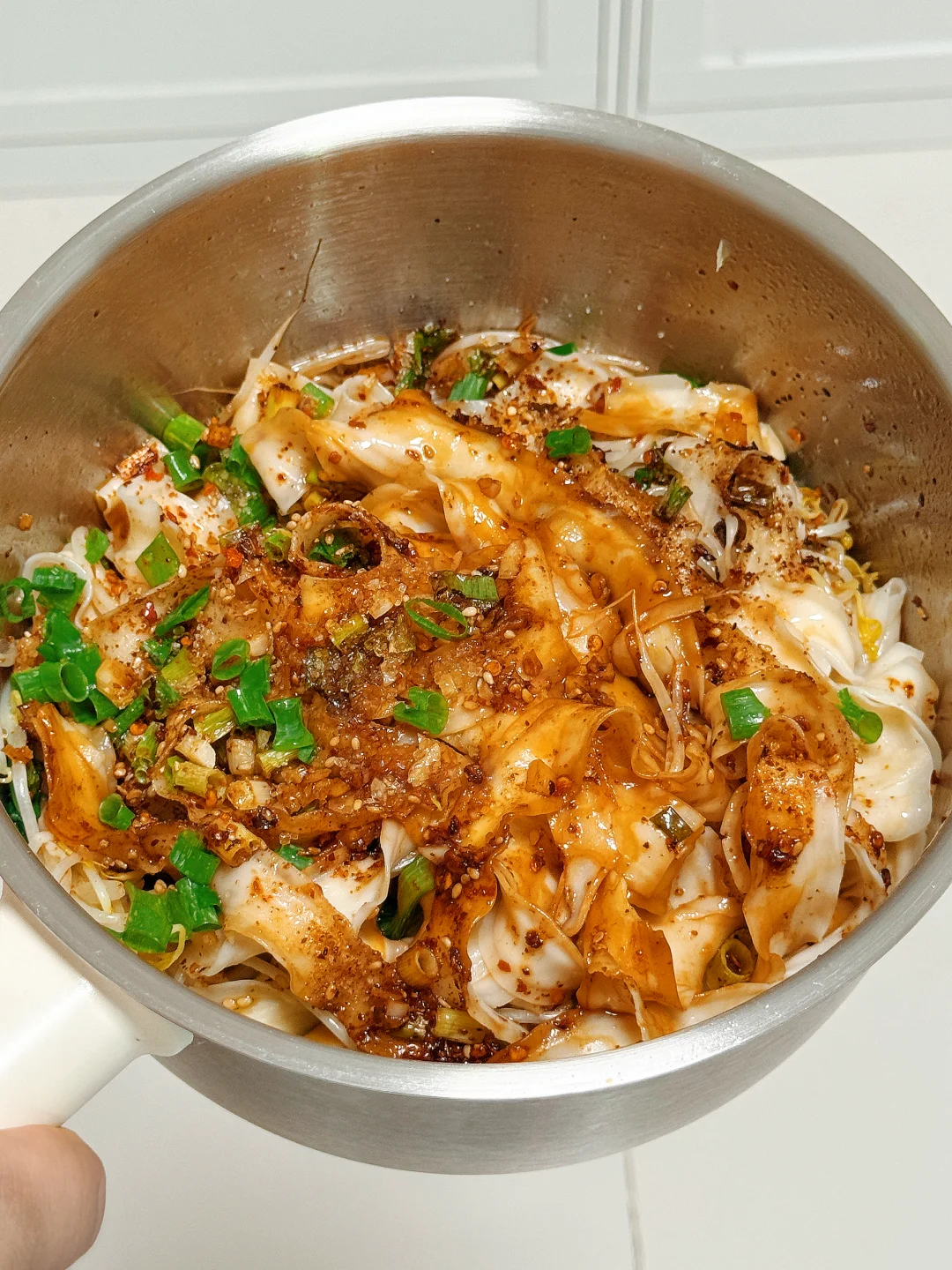 谁懂啊？麻辣油泼面吃一次爱一次！🍜🍜🍜