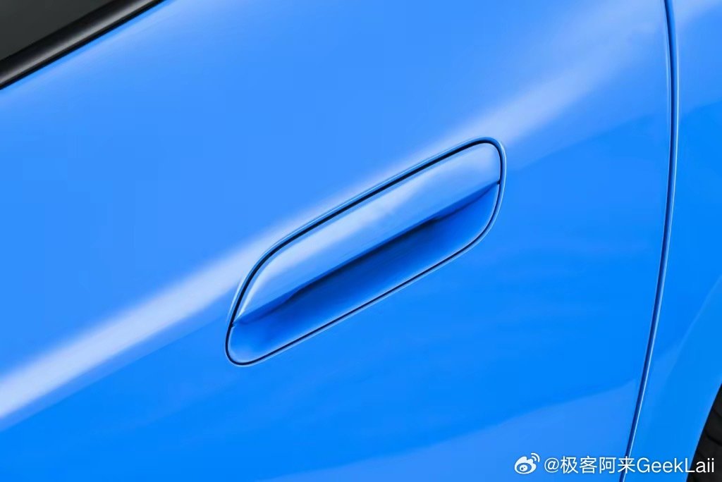 门把手新规4个月后开始实施我很好奇届时特斯拉的新备案车辆外机械门把手会采用什么方案，网上现在是一点爆