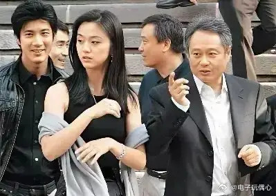 汤唯大学时期的照片，难怪当年李安梁朝伟会选她当女主角！